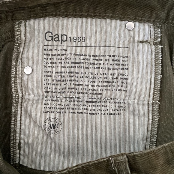 Like new Gap Perfect Boot corduroy pants - Picture 6 of 7